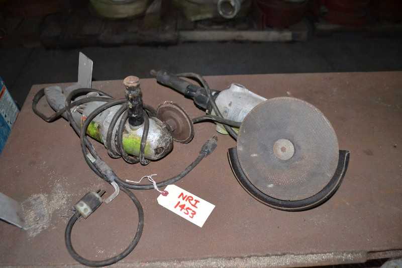 LOT OF 2 ELECTRIC GRINDERS - MISCELLANEOUS