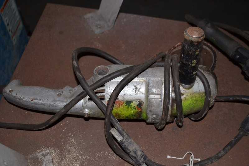 LOT OF 2 ELECTRIC GRINDERS - MISCELLANEOUS