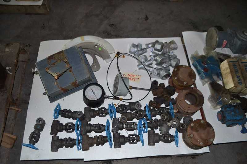 CONTENTS OF SKID - VELAN 3/4IN STEEL GATE VALVE, VICKERS HYDRAULIC VALVES - MISCELLANEOUS