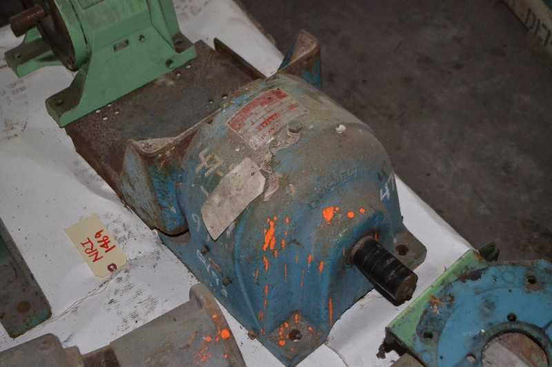 CONTENTS OF SKID - LINK BELT BDI GEAR REDUCER x3 - MISCELLANEOUS