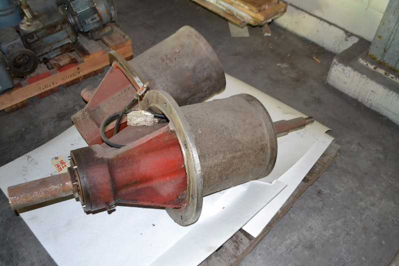 CONTENTS OF SKID - PUMP SHAFT x2 - MISCELLANEOUS