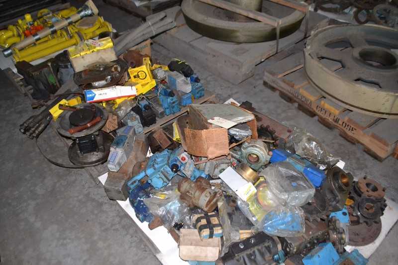 CONTENTS OF SKID - ASSORTED HYDRAULIC PARTS, SEAL KITS - MISCELLANEOUS