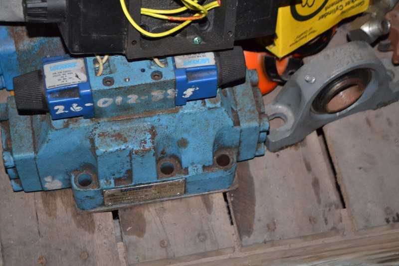 CONTENTS OF SKID - ASSORTED HYDRAULIC PARTS, SEAL KITS - MISCELLANEOUS
