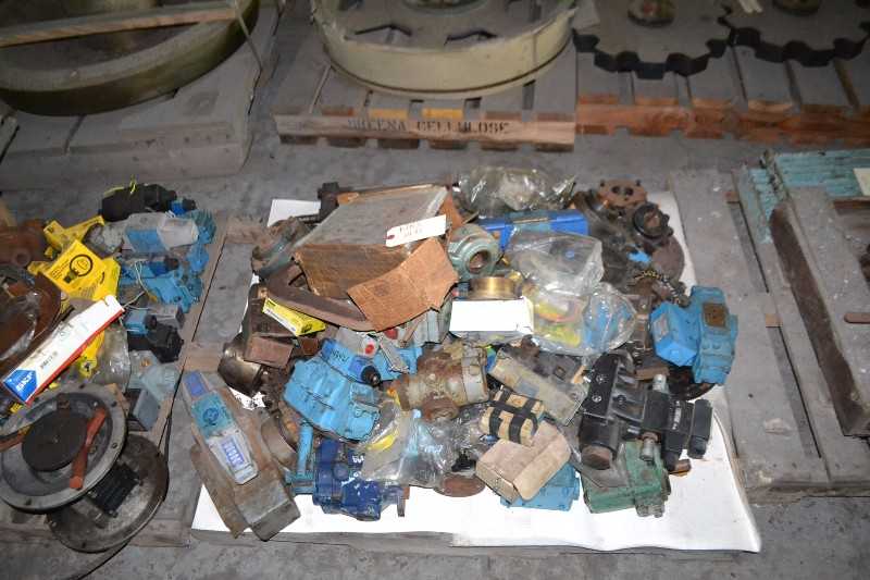 CONTENTS OF SKID - ASSORTED HYDRAULIC PARTS, SEAL KITS - MISCELLANEOUS