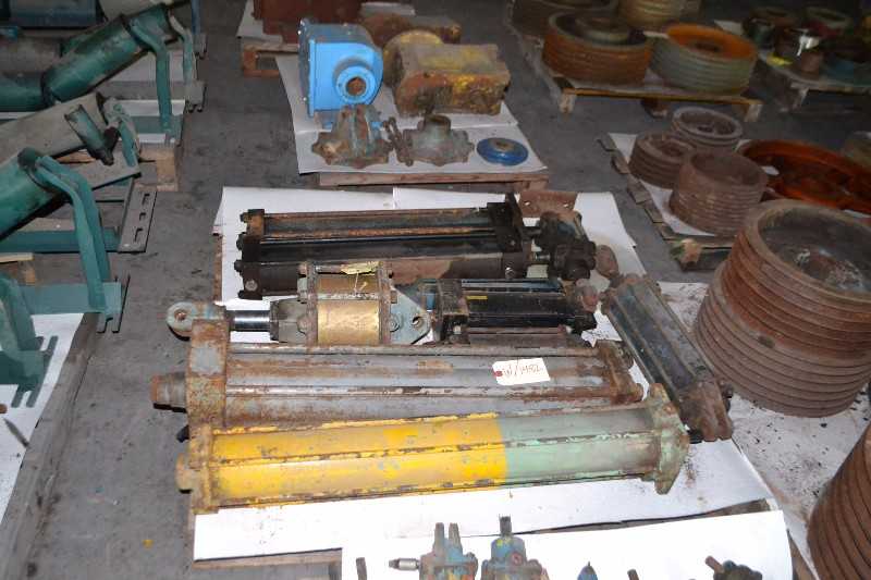 SKID OF PNUEMATIC CYLINDERS - MISCELLANEOUS