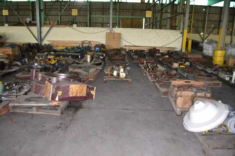HUGE ASSORTMENT OF POWER TRANSMISSION PARTS - PULLEYS, SHEAVES, BUSHINGS, COUPLINGS, ROLLER CHAINS, BEARING HOUSINGS - MISCELLANEOUS