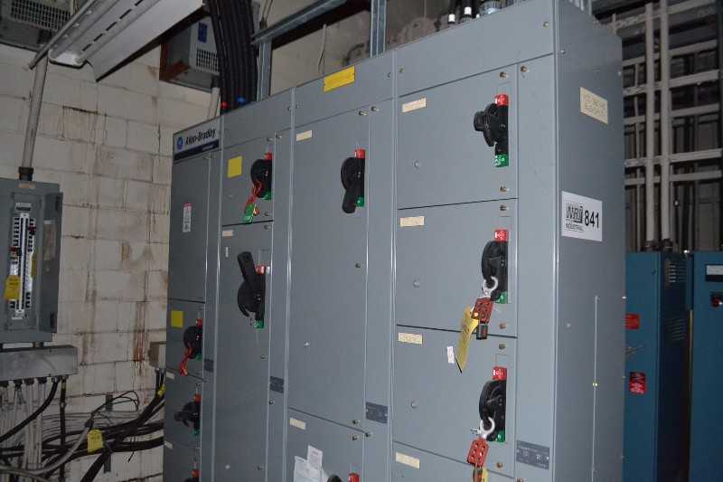 ALLEN BRADLEY CENTERLINE 2100 MCC 4 SECTION 12 SWITCH - MISCELLANEOUS