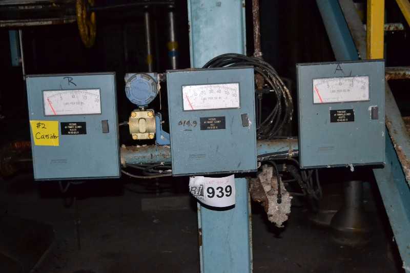 3X FOXBORO E45P-FCNI PNEUMATIC CONTROLLER - MISCELLANEOUS