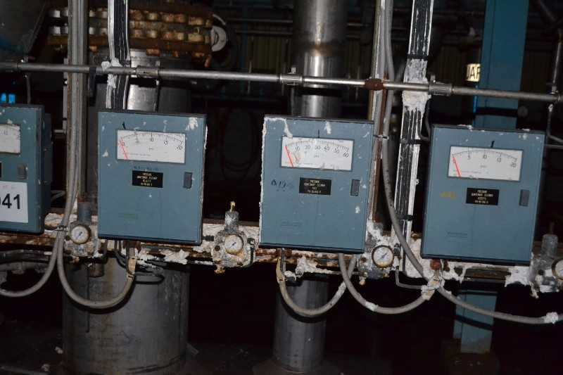 6X FOXBORO E45P-FI PNEUMATIC CONTROLLER - MISCELLANEOUS