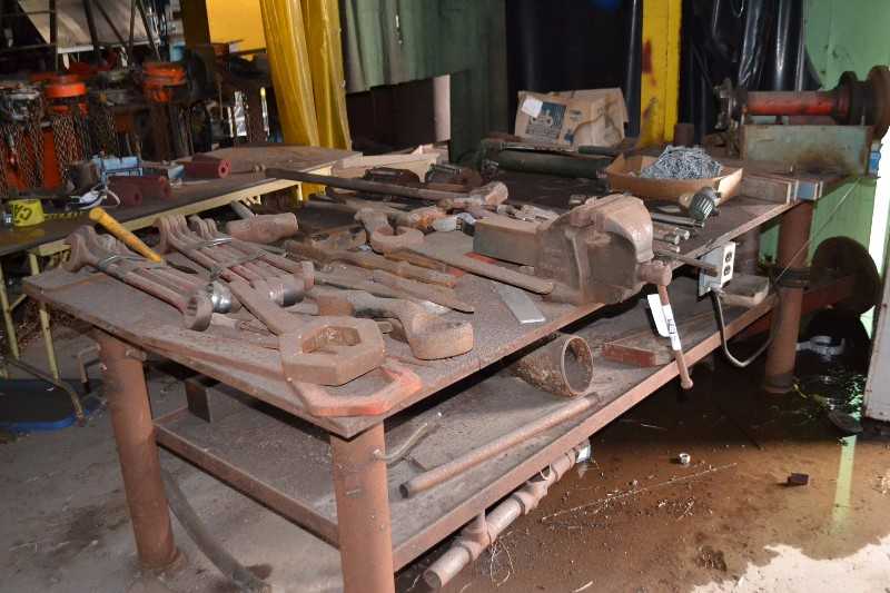 CONTENTS OF TABLE - HYDRAULIC HAND PUMPS, WRENCHES, SLEDGE HAMMERS, TABLE VICE - MISCELLANEOUS