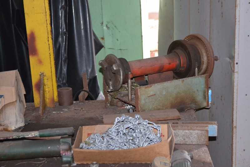 CONTENTS OF TABLE - HYDRAULIC HAND PUMPS, WRENCHES, SLEDGE HAMMERS, TABLE VICE - MISCELLANEOUS