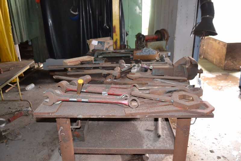 CONTENTS OF TABLE - HYDRAULIC HAND PUMPS, WRENCHES, SLEDGE HAMMERS, TABLE VICE - MISCELLANEOUS