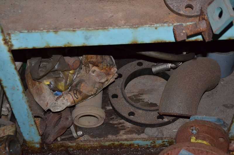 CONTENTS OF SHELVING - VALVES, STEAM TRAPS, PIPE FITTINGS, FASTENERS - MISCELLANEOUS