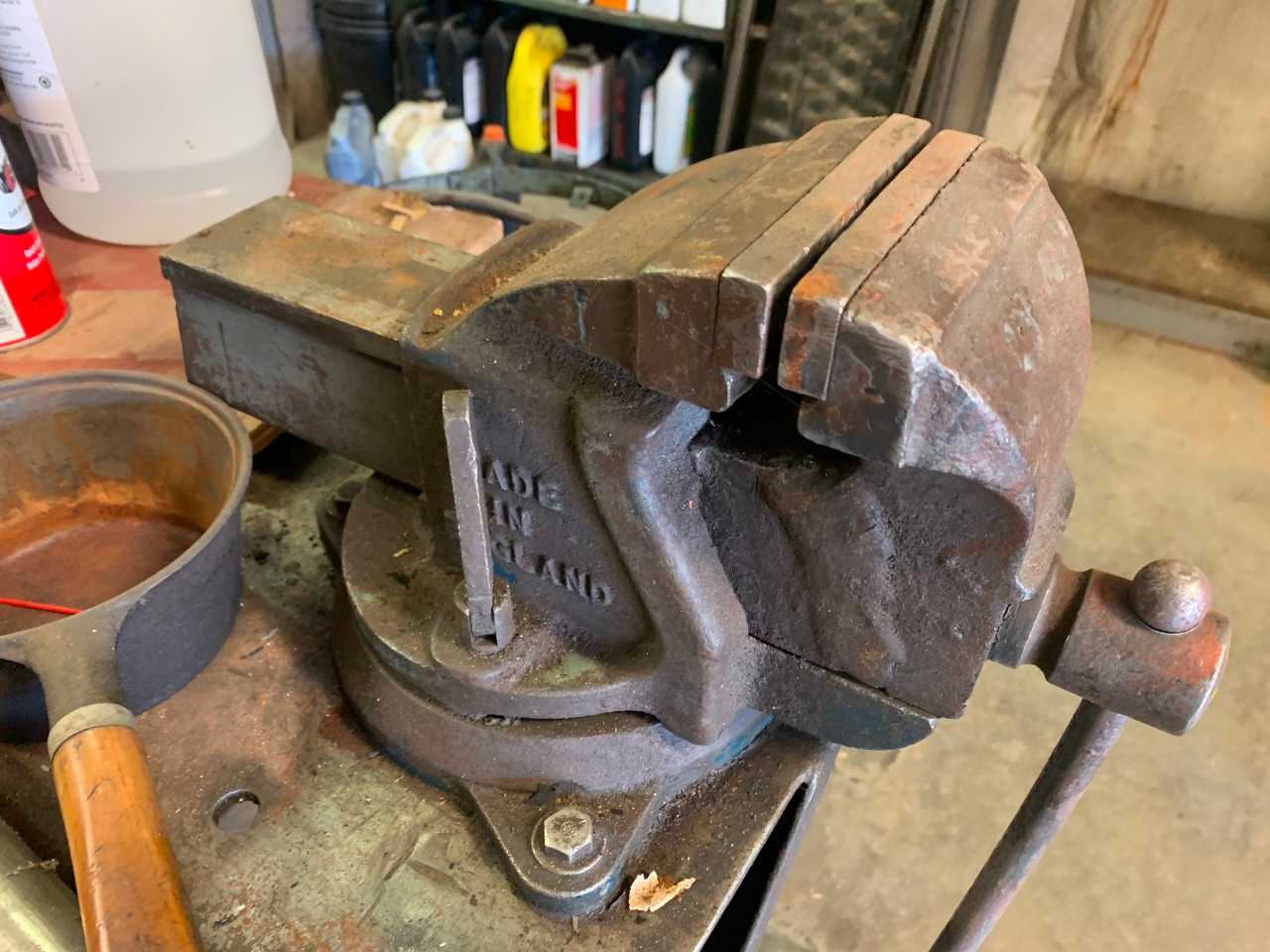 Metal Table with Vise - ELECTRIC POWER TOOLS