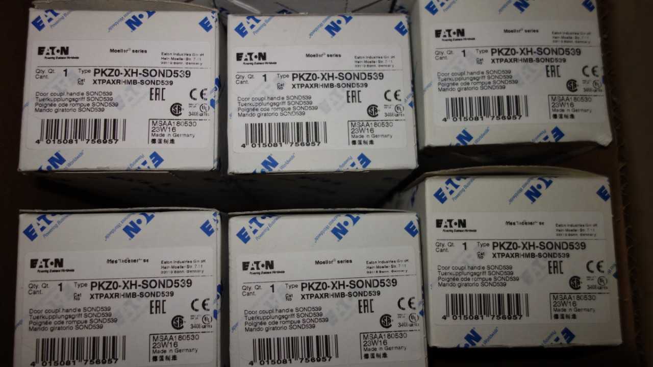 LOT OF 12 EATON PKZ0-XH-SOND539 DOOR COUPLING SWITCHES - ELECTRICAL COMPONENTS
