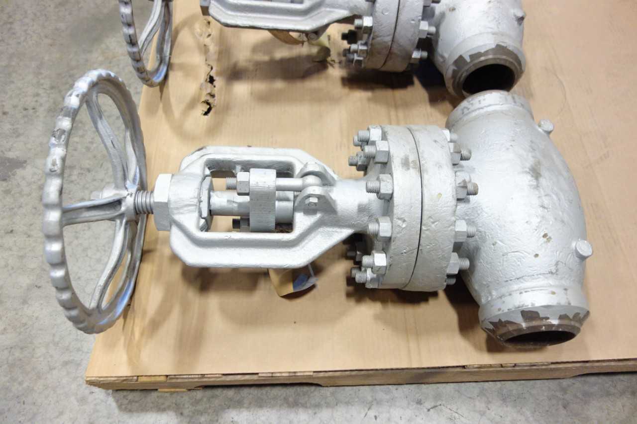 LOT OF 2 WALWORTH MANUAL 4IN GLOBE VALVES - GLOBE VALVE