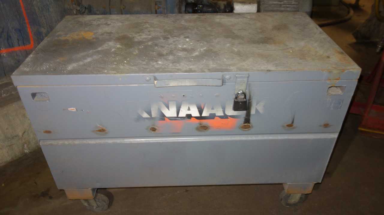 KNACK ROLLING TOOL BOX WITH TOOLS (LOCKED) - MISCELLANEOUS