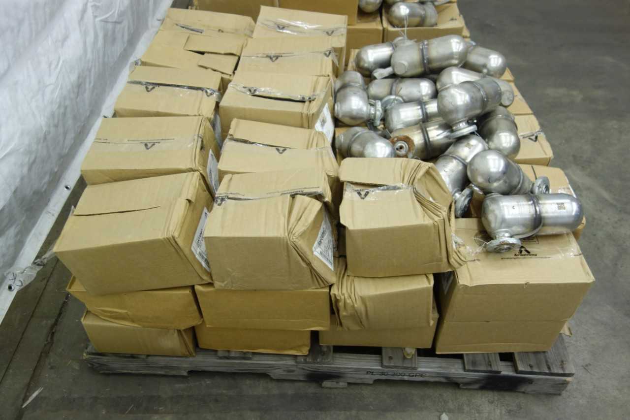 2 PALLETS OF ARMSTRONG D573987 STEAM TRAP VALVES - VALVES