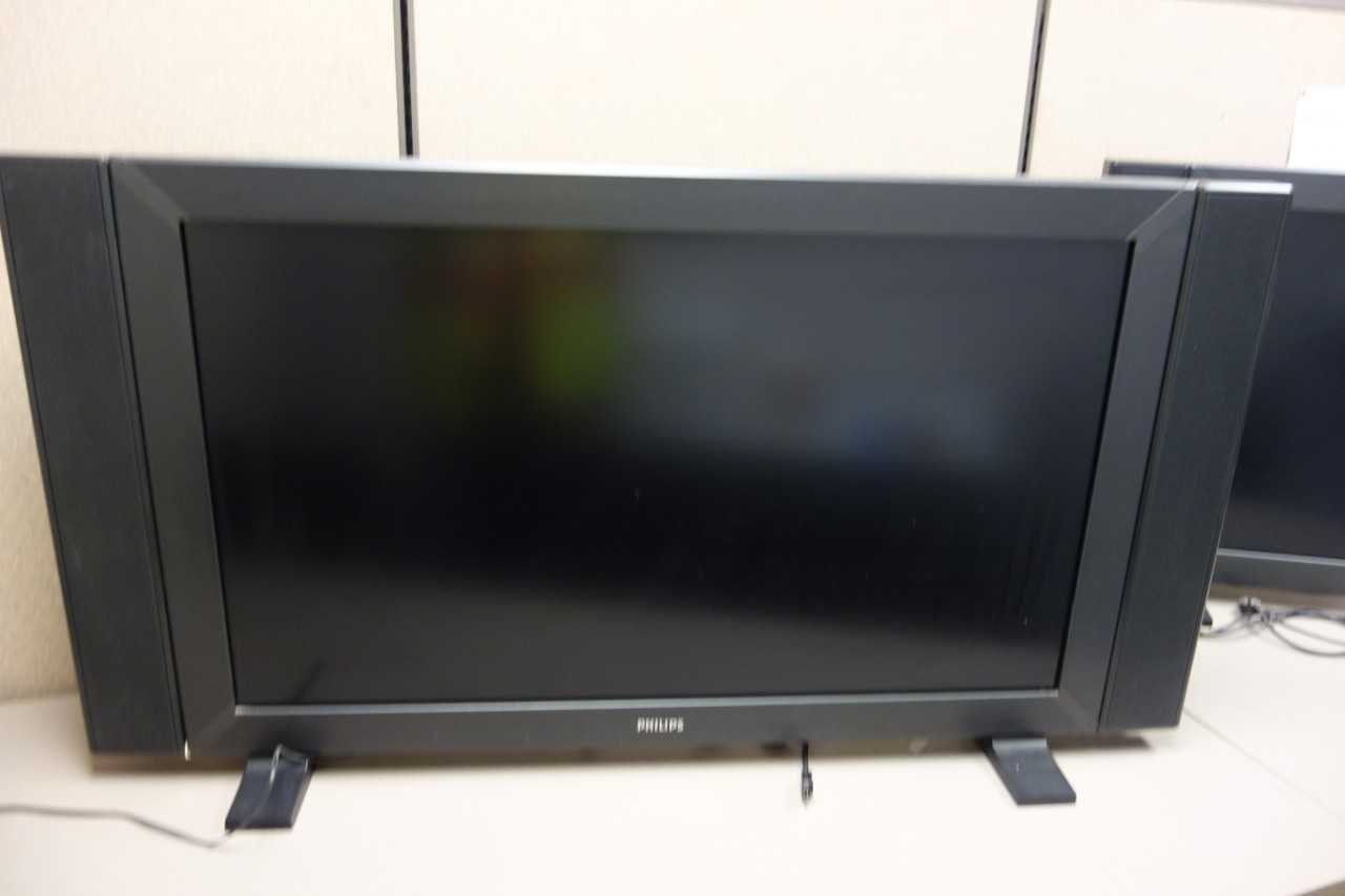 Lot of 2 Philips BDL4221 42" Monitors - ELECTRICAL COMPONENTS