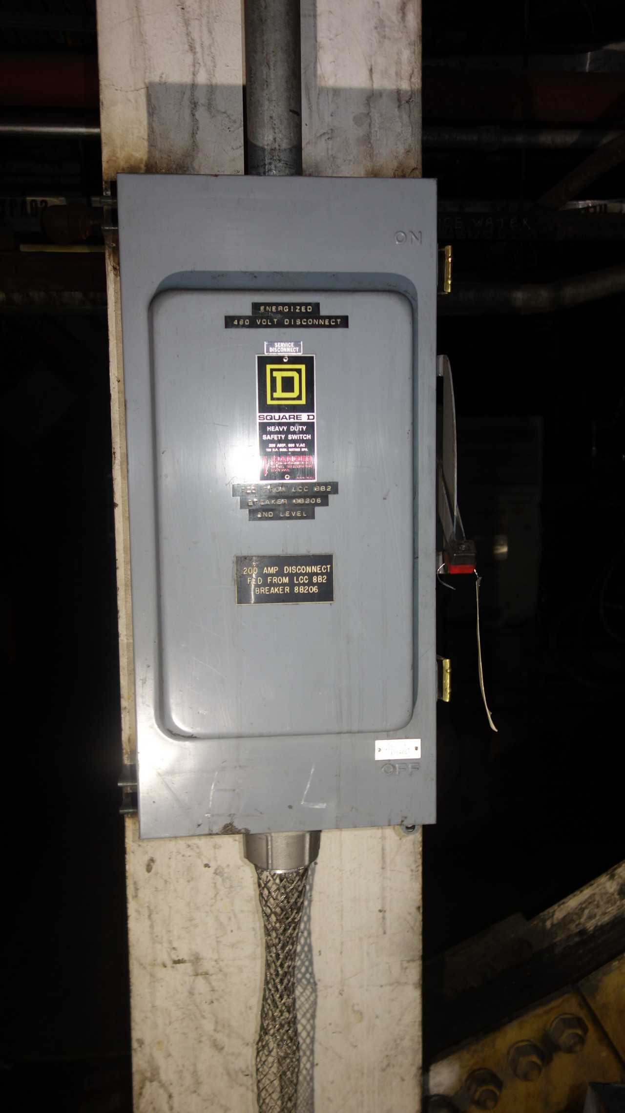 LOT OF 2 ASSORTED SQUARE D DISCONNECTS, 200A, 60A - DISCONNECT SWITCHES