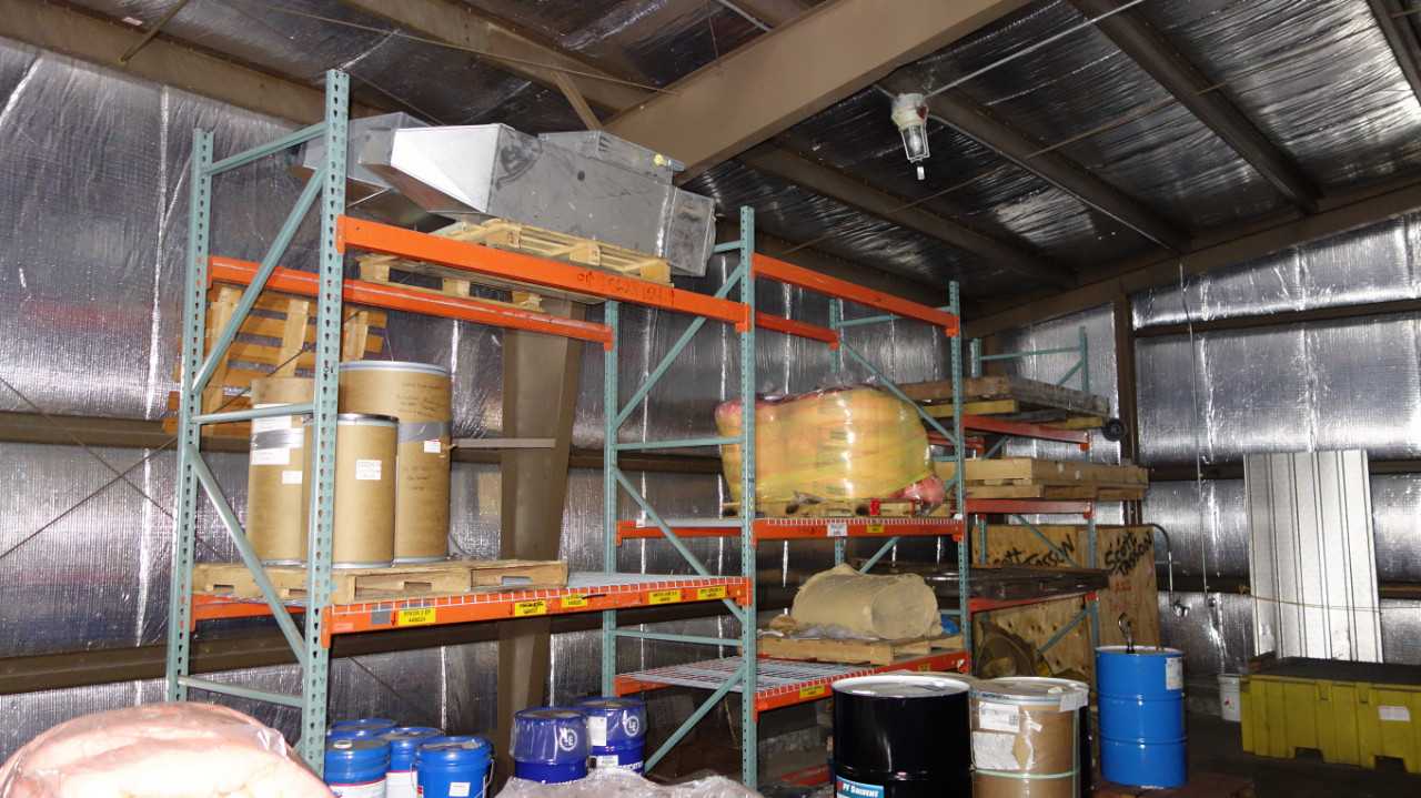 LOT OF TEARDROP PALLET RACKING (NO CONTENTS) - PALLET RACKING