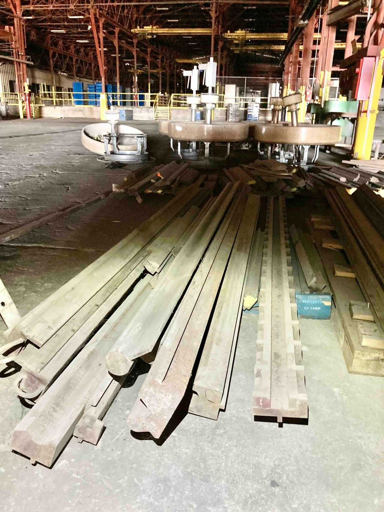 5 pallets of various sized metal die for brake - PRESS BRAKES