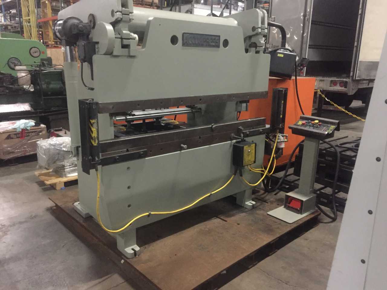 Accurpress 60 Ton x 6ft Accurpress Brake - PRESS BRAKES