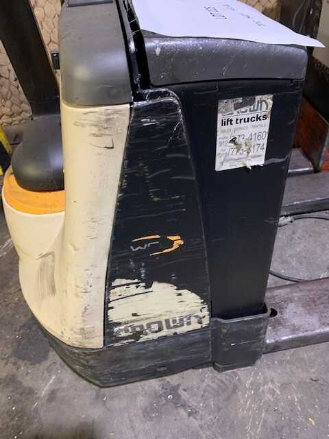 Lot of 2 Pallet Trucks - ELECTRIC PALLET JACKS