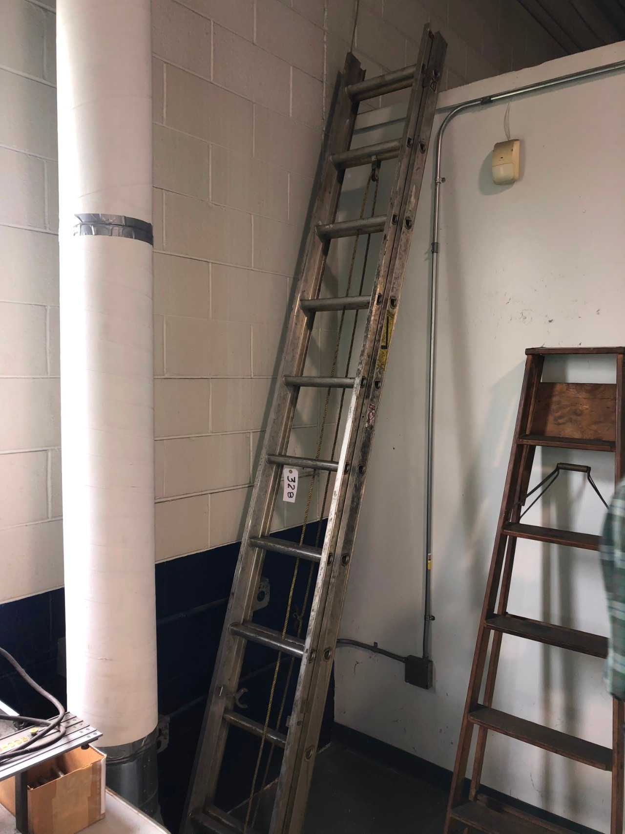 20' Aluminum Extension Ladder - MATERIAL HANDLING