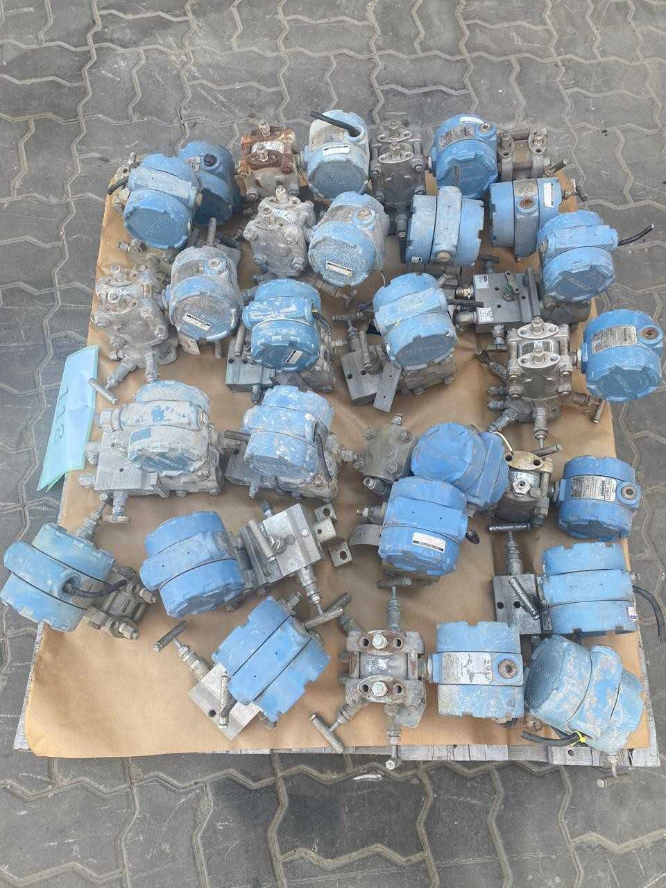 PALLETS OF ROSEMOUNT TRANSMITTERS - INSTRUMENTATION