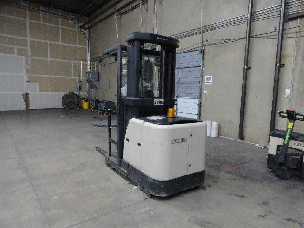 2003 CROWN ORDER PICKER, DENVER, CO - ORDER PICKER