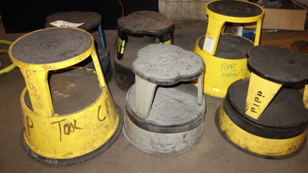 LOT OF 6 ROLLER STOOLS - PLANT & FACILITY