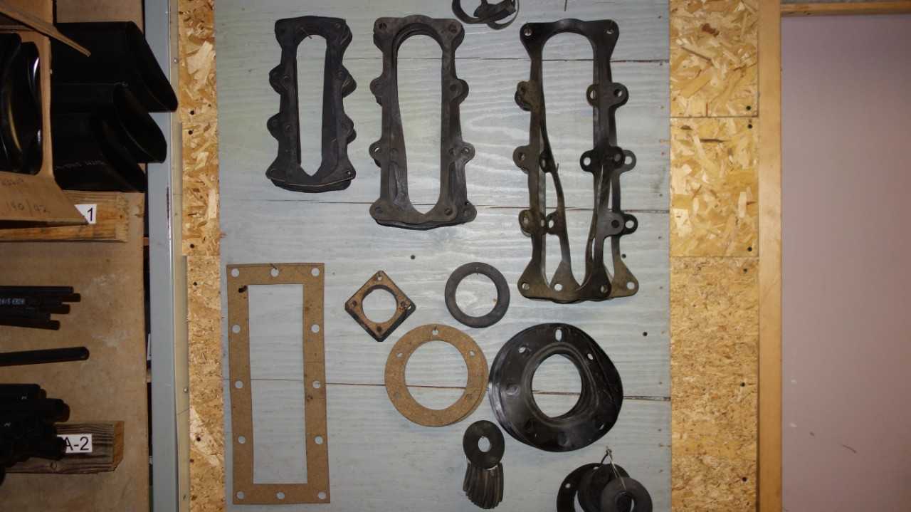 CONTENTS OF PIGEON HOLE CABINET, ASSORTED POWERLINE MATERIAL - ELECTRICAL COMPONENTS