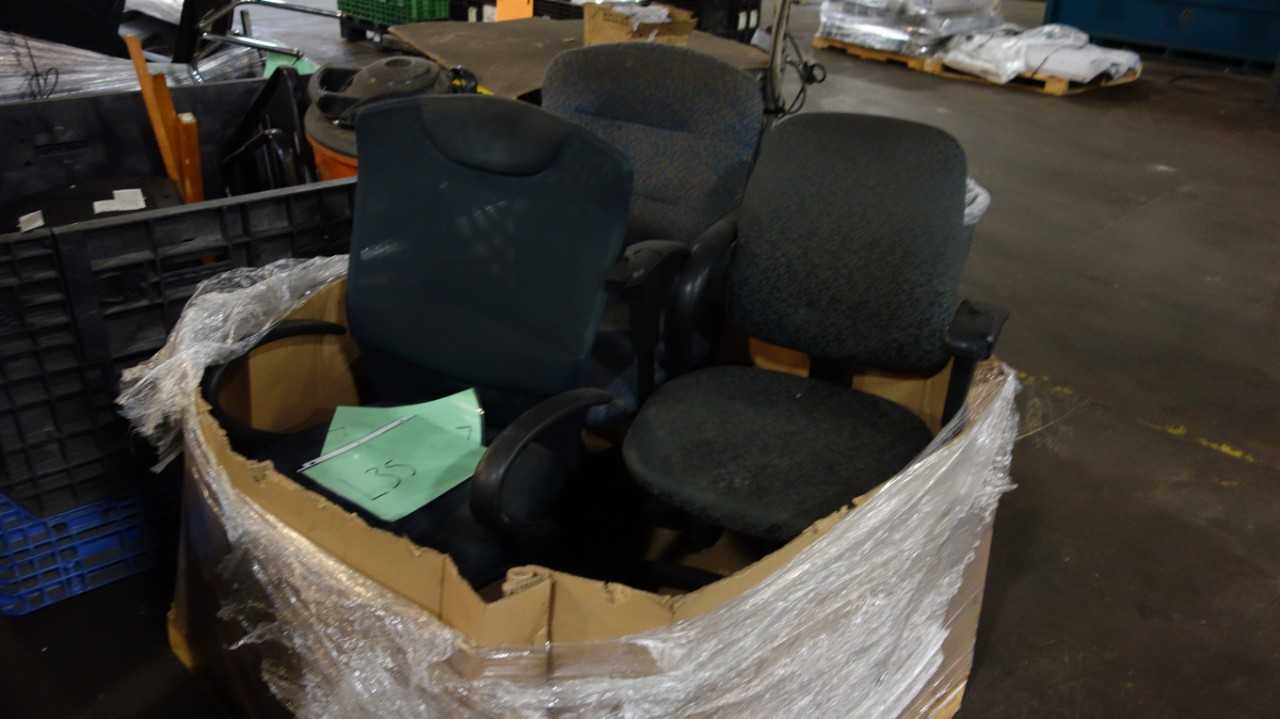 LOT OF ASSORTED OFFICE CHAIRS AND ROLLING CHAIRS (5 PALLETS AND LOOSE CHAIRS) - PLANT & FACILITY