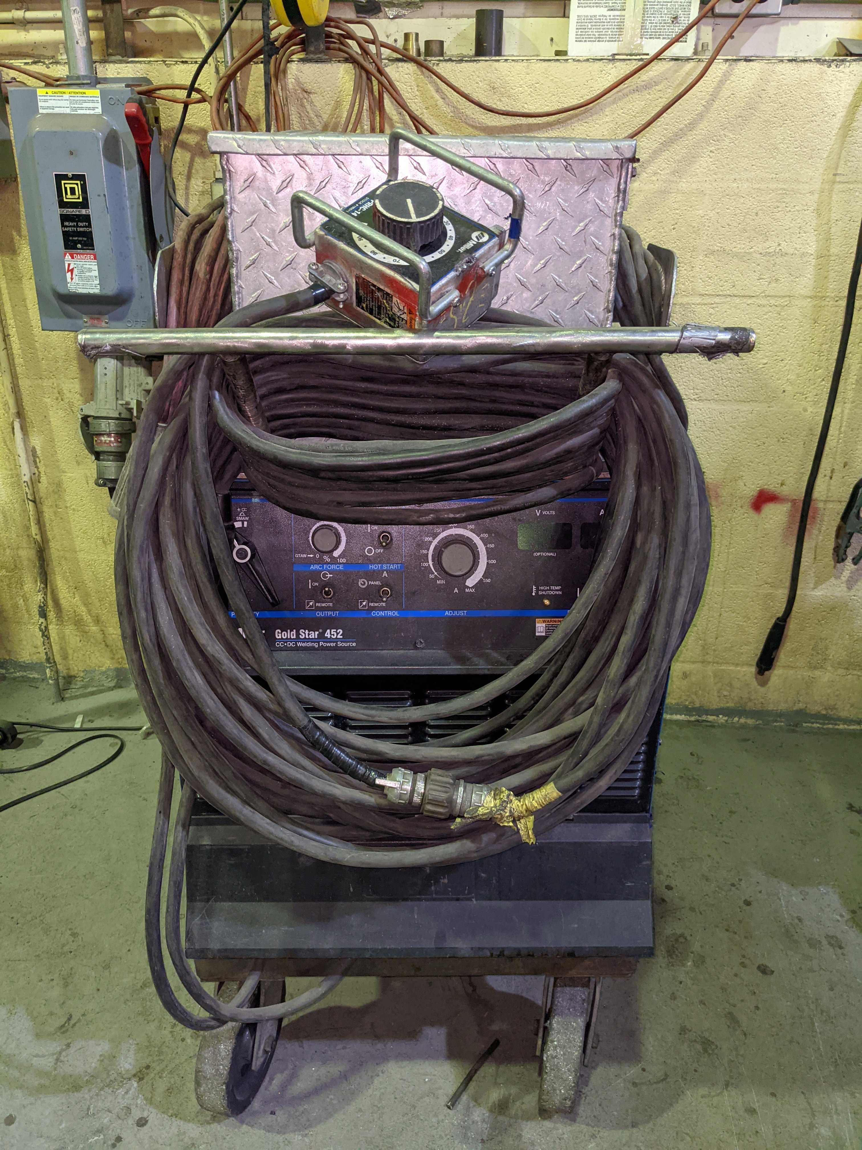 WELDER - WELDING EQUIPMENT
