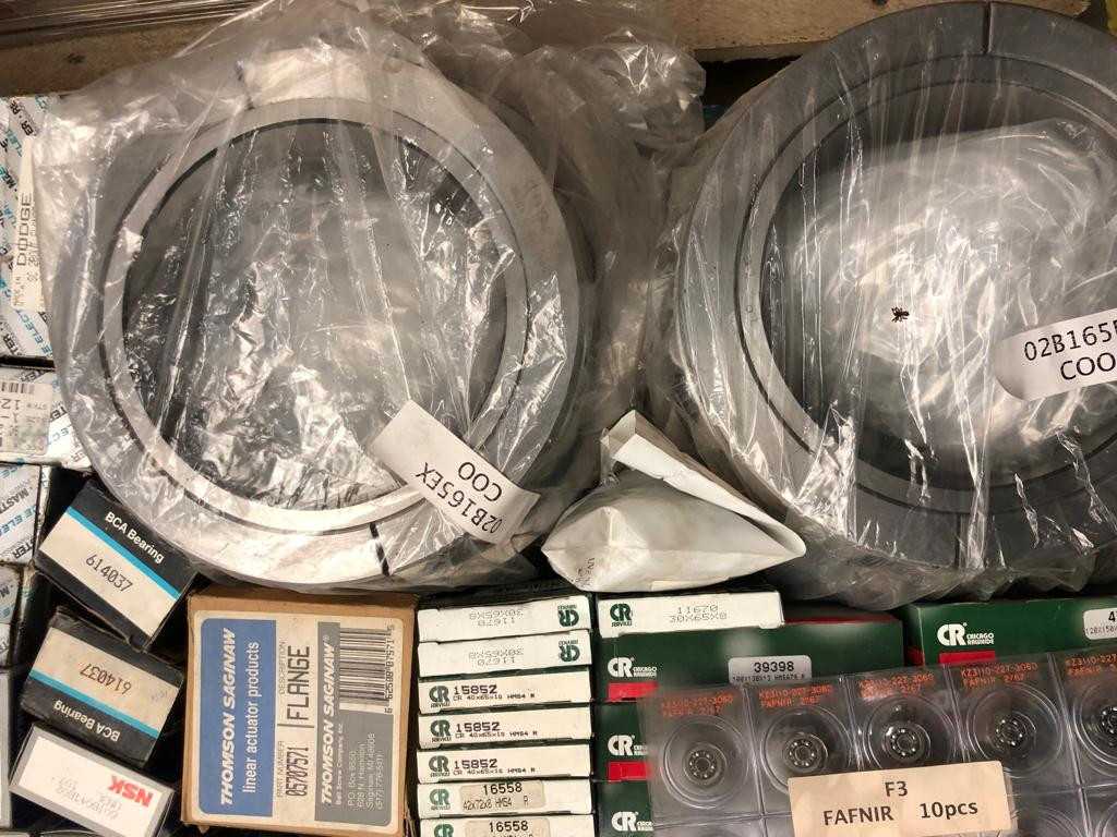 1 pallet of assorted bearings - BEARINGS