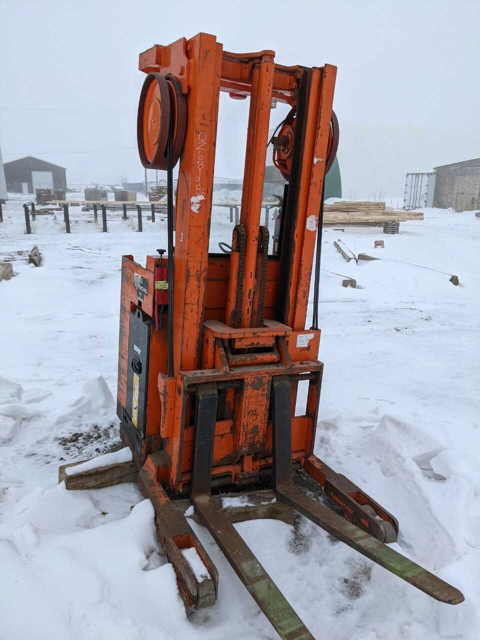 Raymond forklift 20R30T With Charger - TELESCOPIC HANDLERS