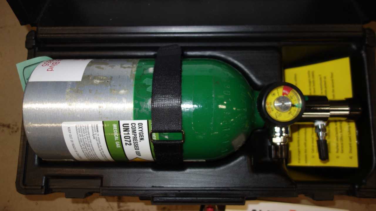 MADA 1308A OXYGEN CYLINDER WITH FIXED FLOW REGULATOR - SAFETY EQUIPMENT