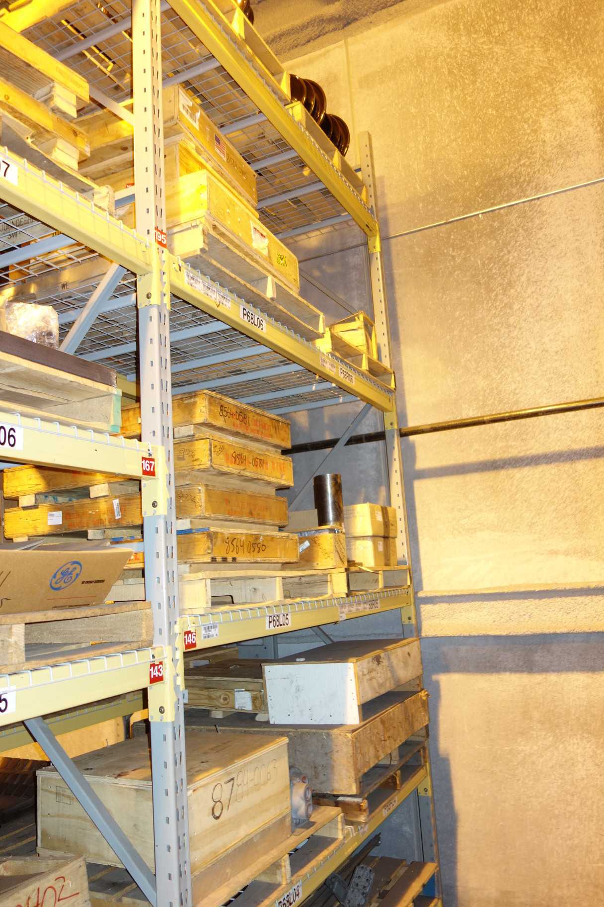 CONTENTS OF 2 UPRIGHT RACKING SECTIONS, VALVES - VALVES