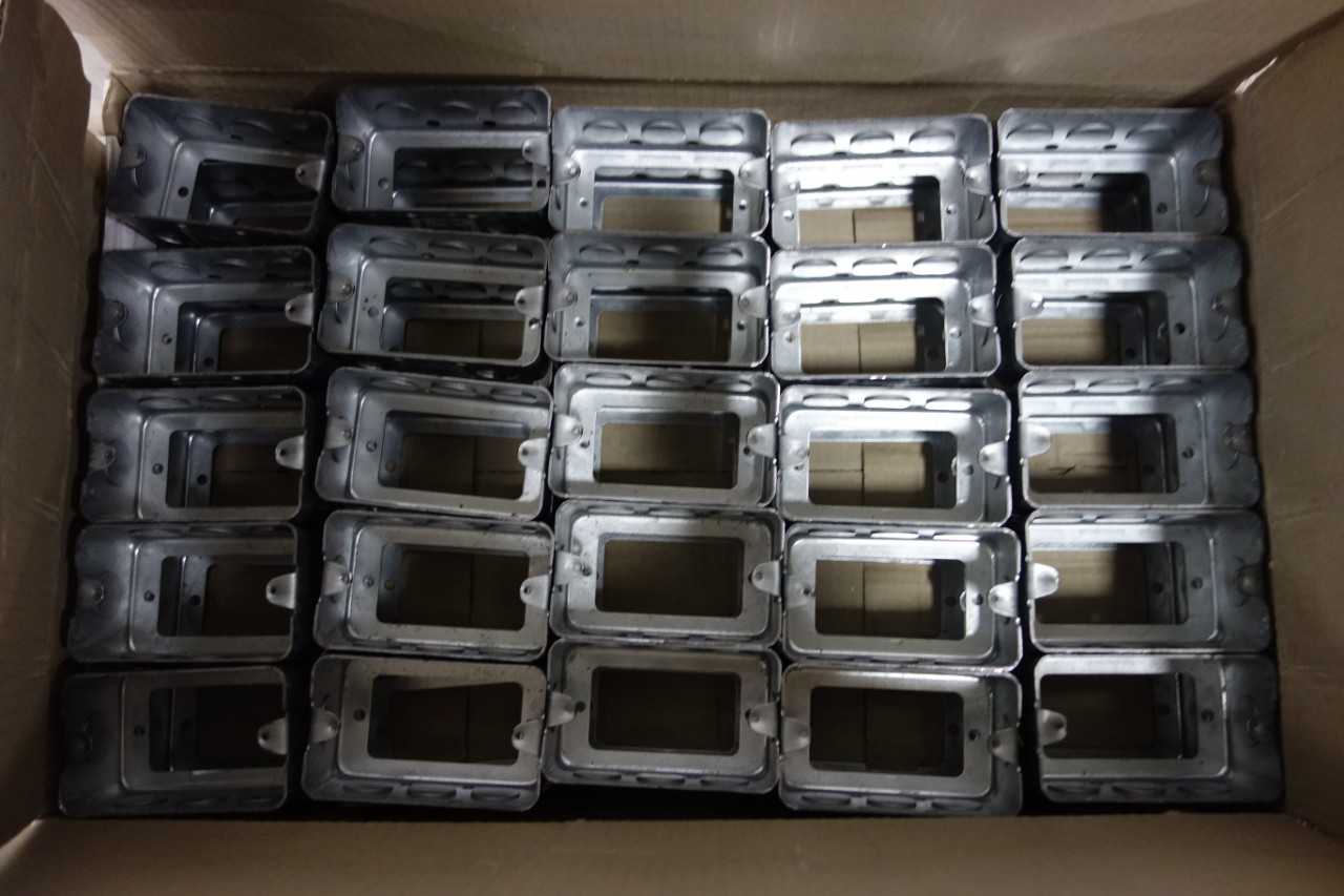 PALLET OF IBERVILLE 10 BOXES OF 50 UTILITY BOX EXTENSION RINGS ONDUIT OUTLET BODIES AND BOXES - LIGHTING