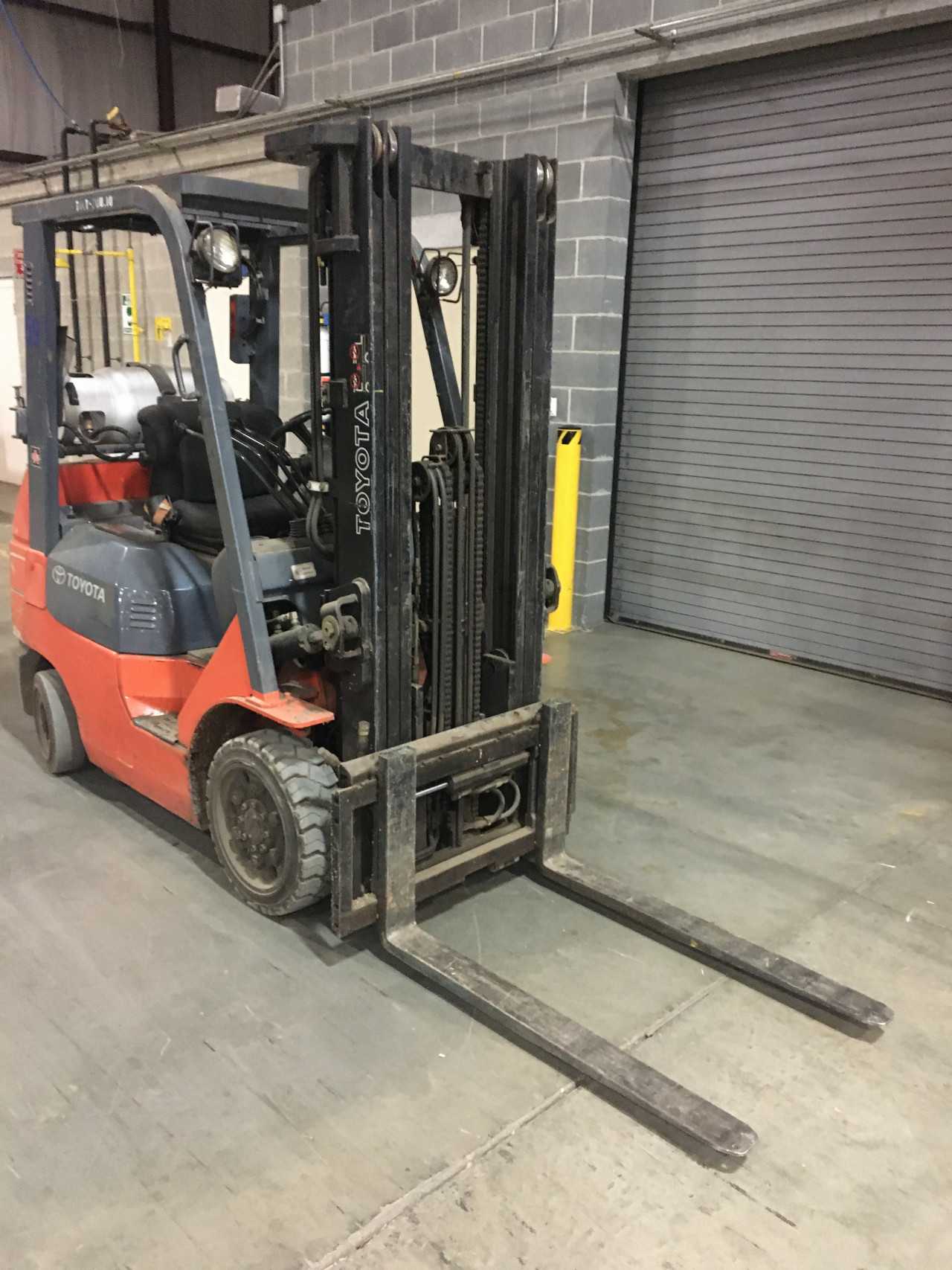 2003 TOYOTA COUNTERBALANCE, HARRISBURG, PA - FORKLIFTS