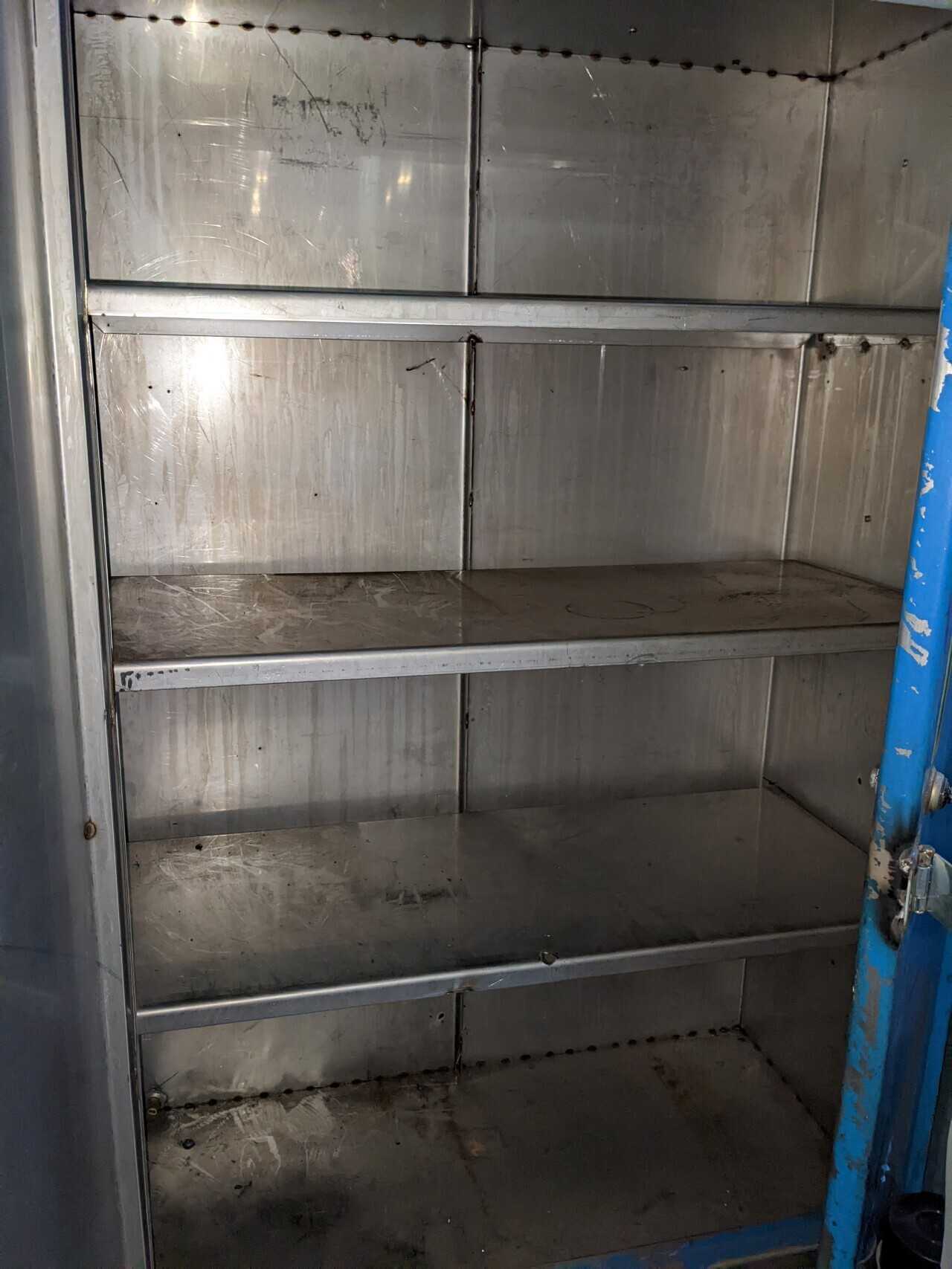 STANLEY VIDMAR WORK DESK WITH 2X 5 DRAWER CABINET WITH CONTENTS MANIFOLDS, GAUGES - TOOL STORAGE