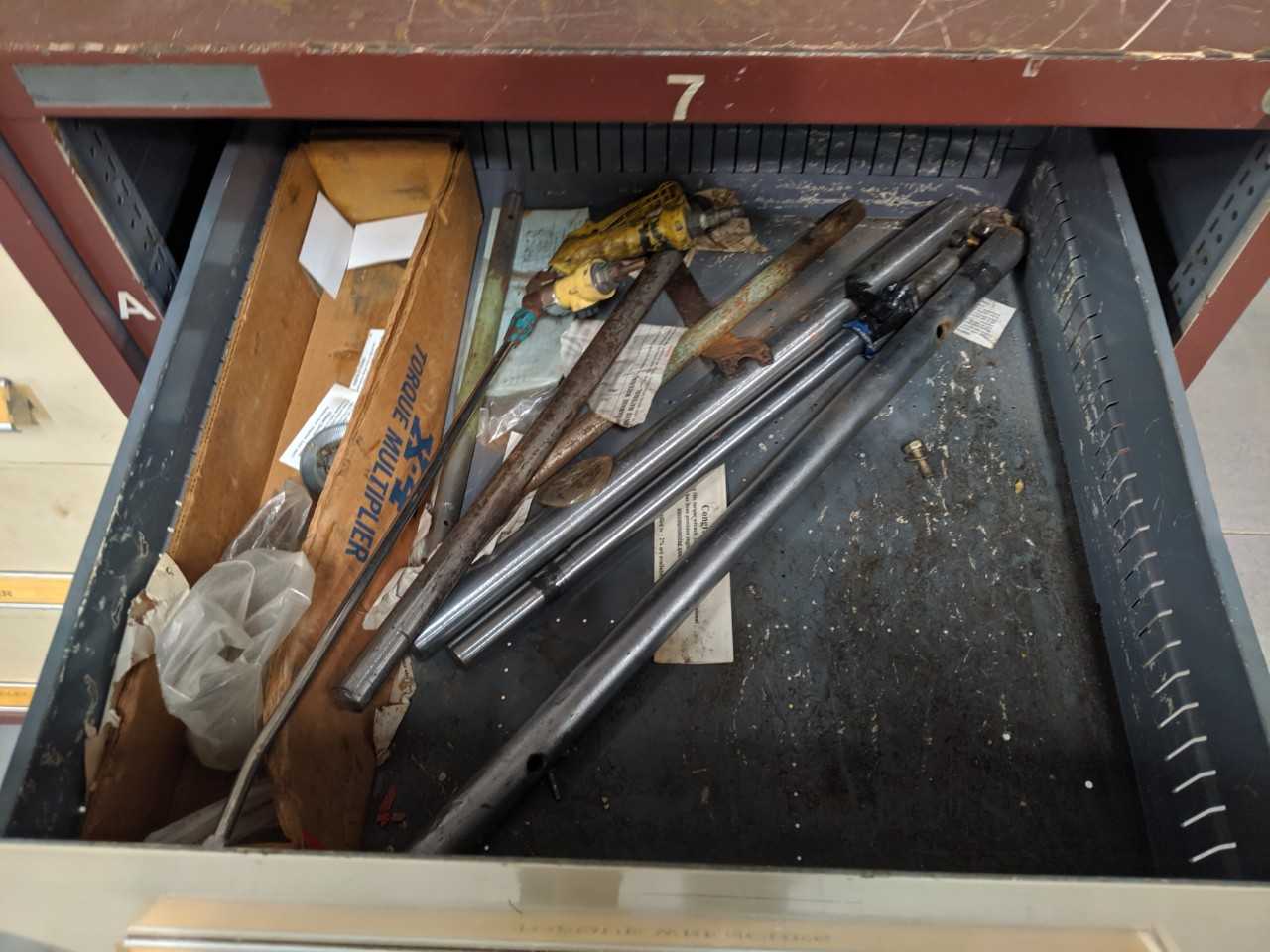 4 STANLEY VIDMAR CABINETS WITH CONTENTS - TAPS, EXTRACTORS, FILES, BANDING TOOLS, CLAMPS - TOOL STORAGE
