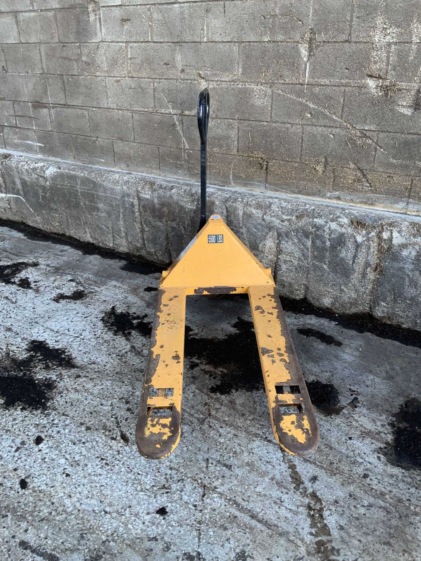 PALLET JACK - MATERIAL HANDLERS