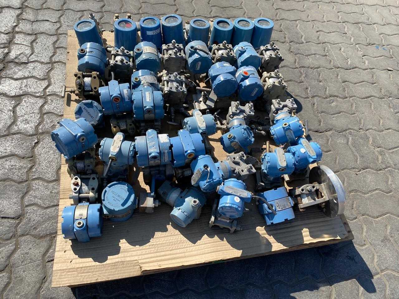 PALLETS OF ROSEMOUNT TRANSMITTERS - INSTRUMENTATION