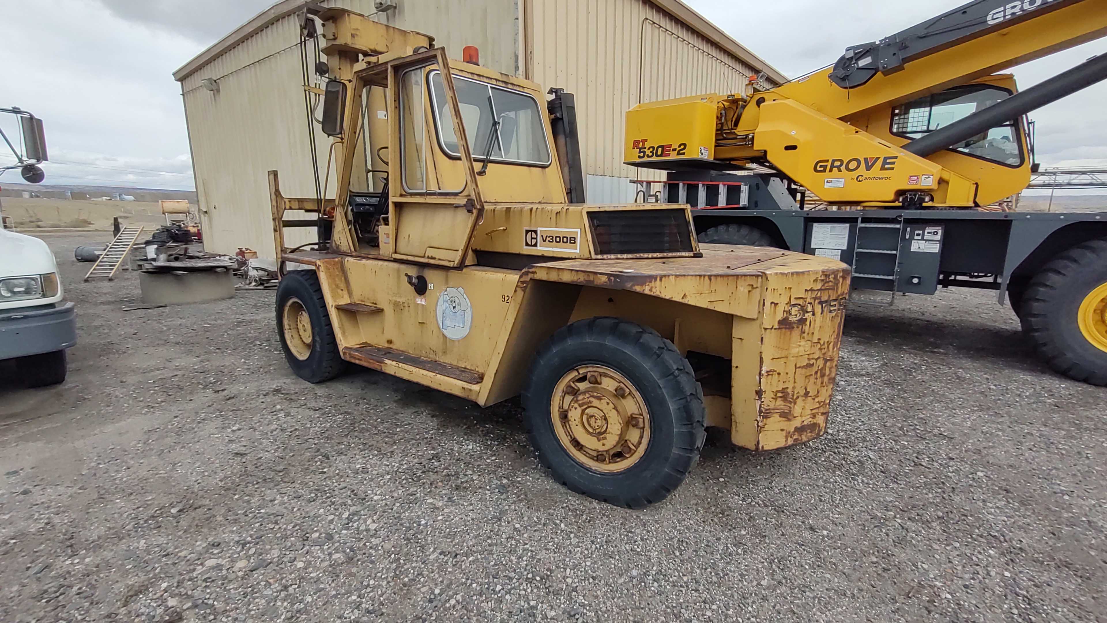 1985 CATERPILLAR V-3008 LOADER - WHEEL LOADERS