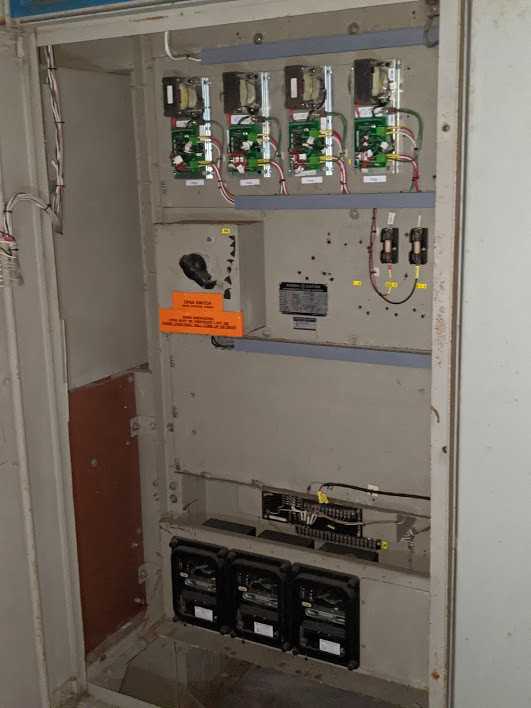 5X SECTIONS OF GE CONTROL PANELS W/ DRIVES - AUTOMATION & CONTROLS