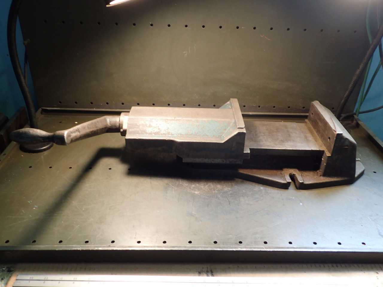 Mill Milling Machine Vise: 7-3/4" Wide Jaws Open 8-3/8" w/ Handle No Drill Marks - MILLING MACHINE PARTS