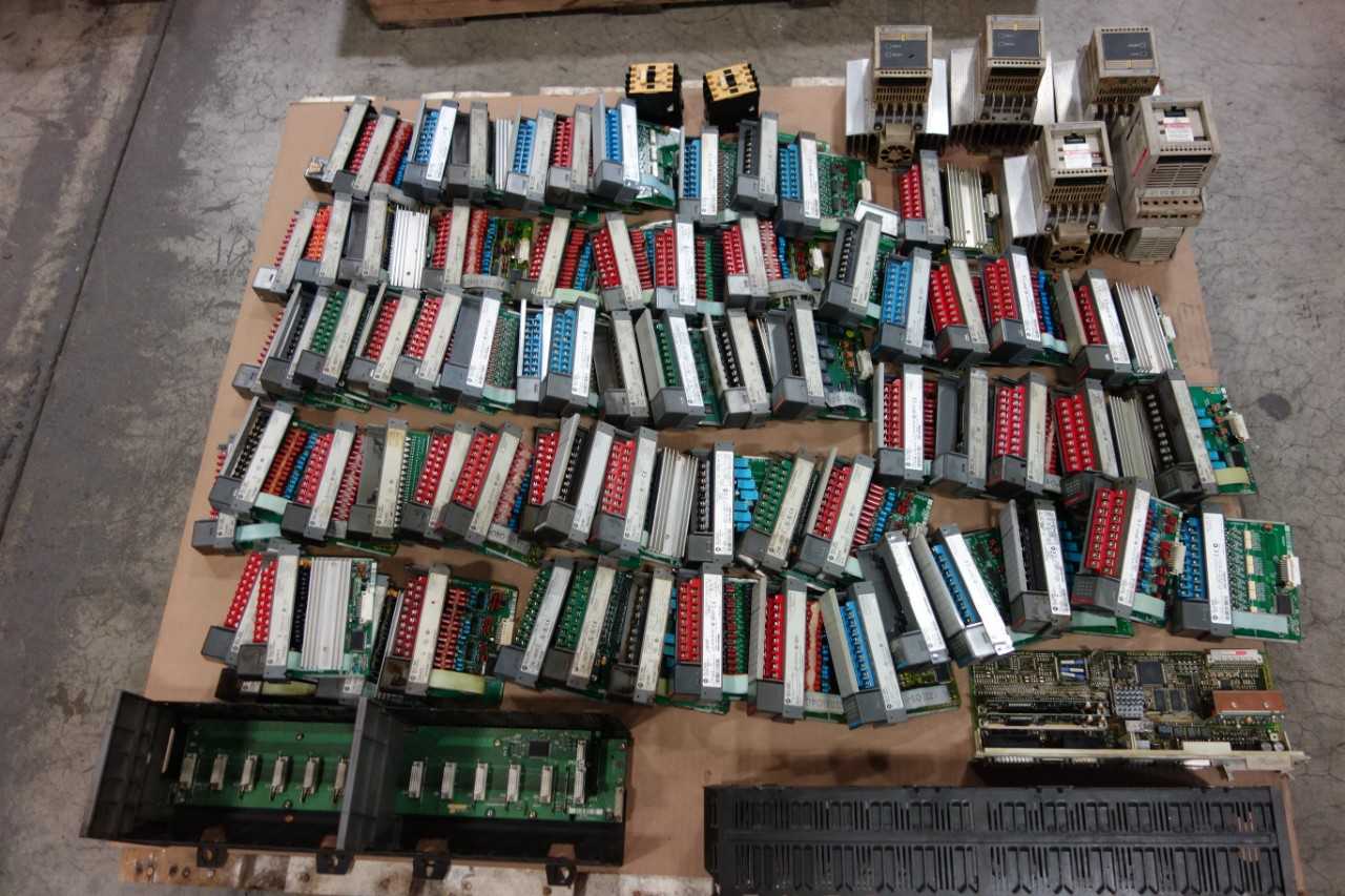 1 PALLET OF ASSORTED ELECTRICAL - INPUT MODULE, DRIVE PARTS, VFD DRIVE - ALLEN BRADLEY,SIEMENS - MOTOR DRIVES