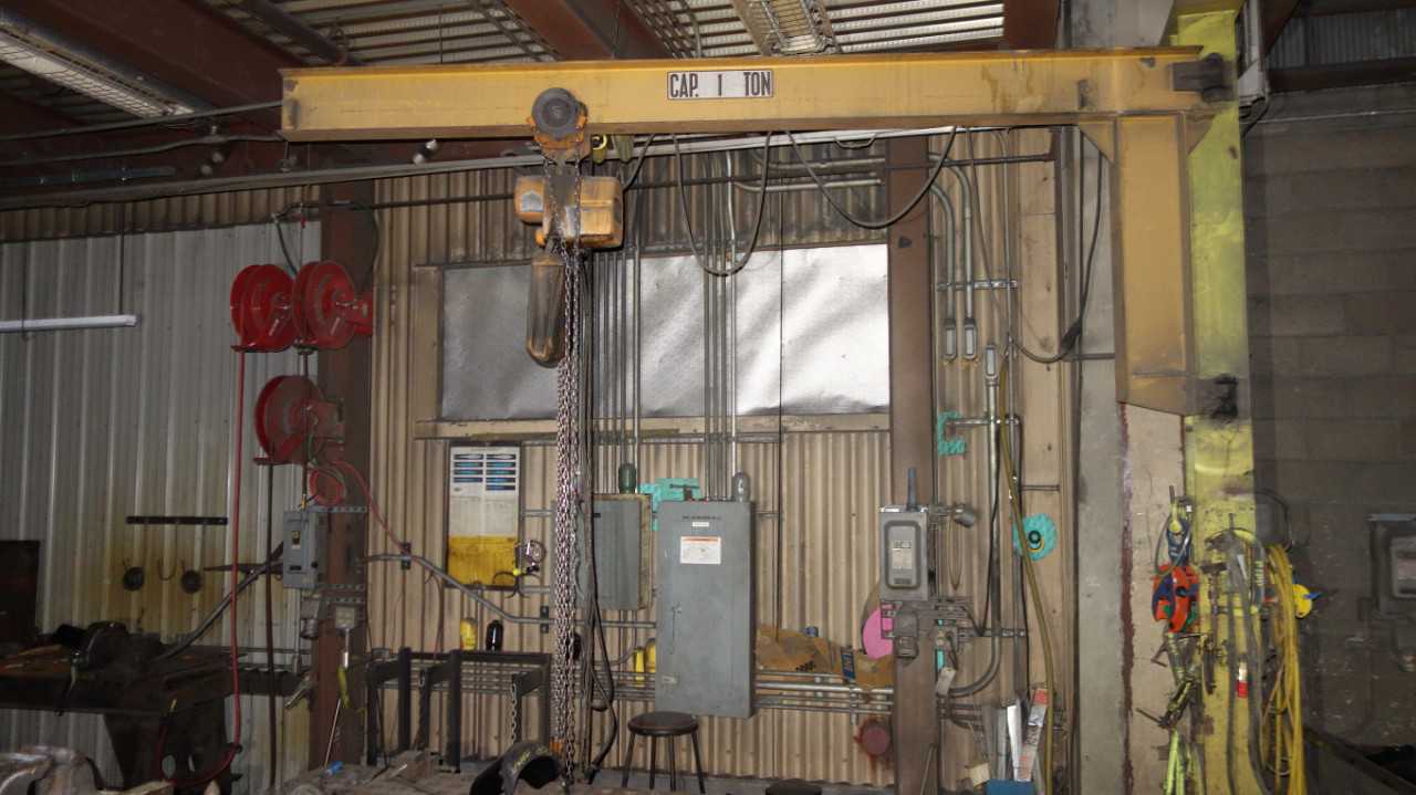 HARRINGTON 1 TON ELECTRIC CHAIN HOIST WITH 1 TON JIB CRANE, MANUAL TROLLEY - MISCELLANEOUS